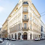 Centrally Located Comfortable Apartment